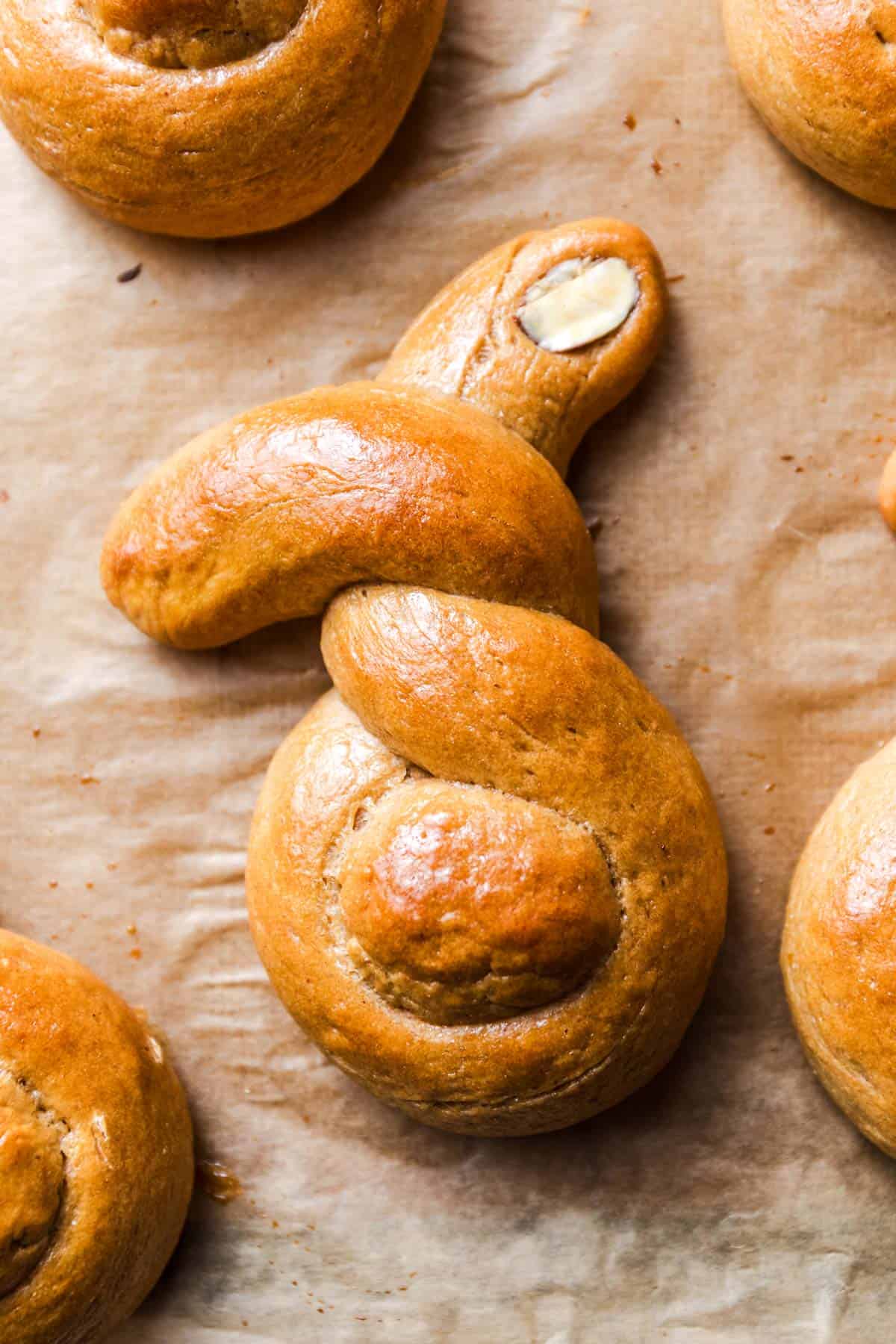 vegane Osterhasen aus Hefeteig ohne zucker