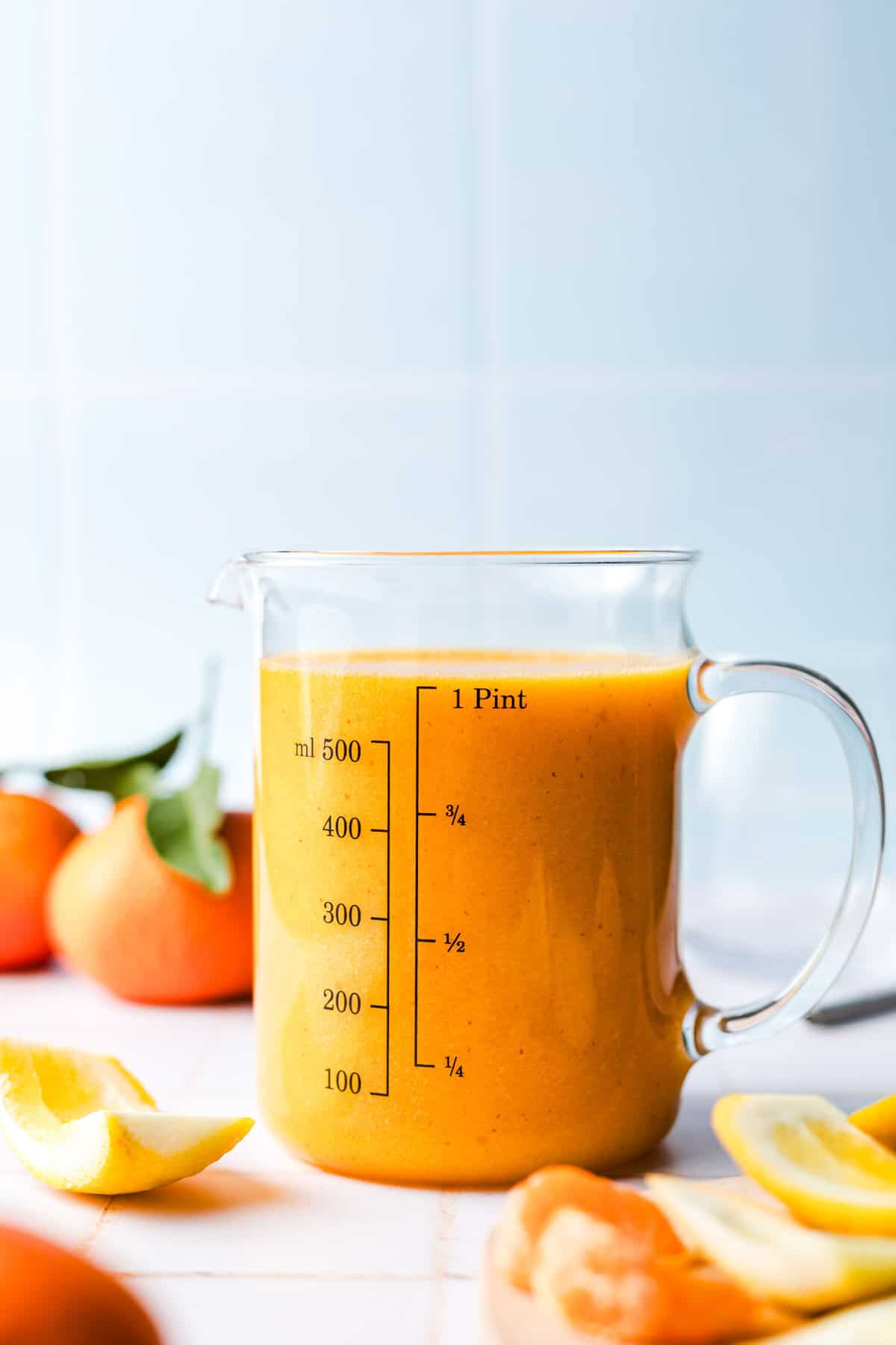 saft aus clementinen und zitrone frisch gepresst
