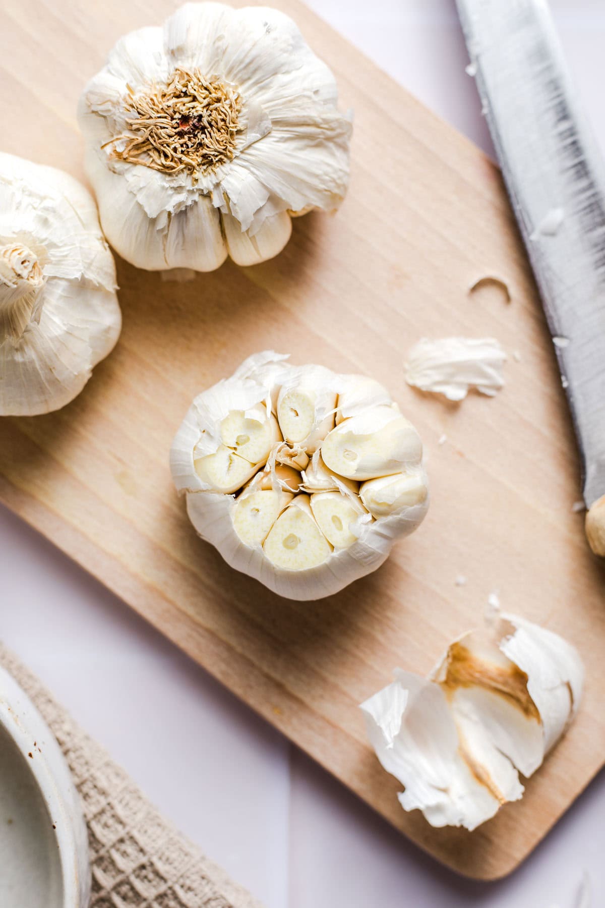 knoblauch knolle abgeschnitten