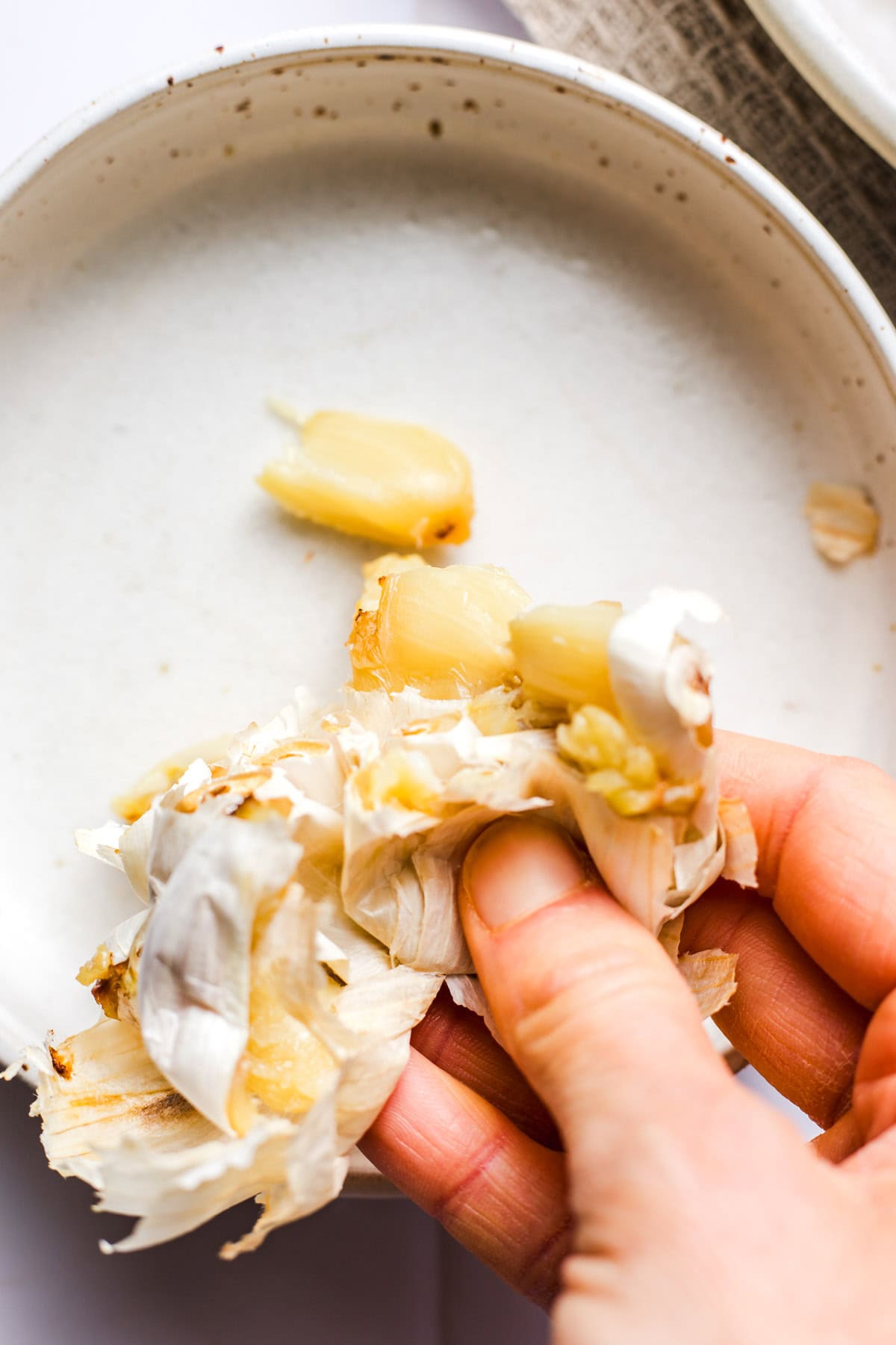 weicher knoblauch ausdrücken