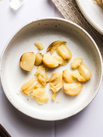 gebackene knoblauchzehen in heißluftfritteuse