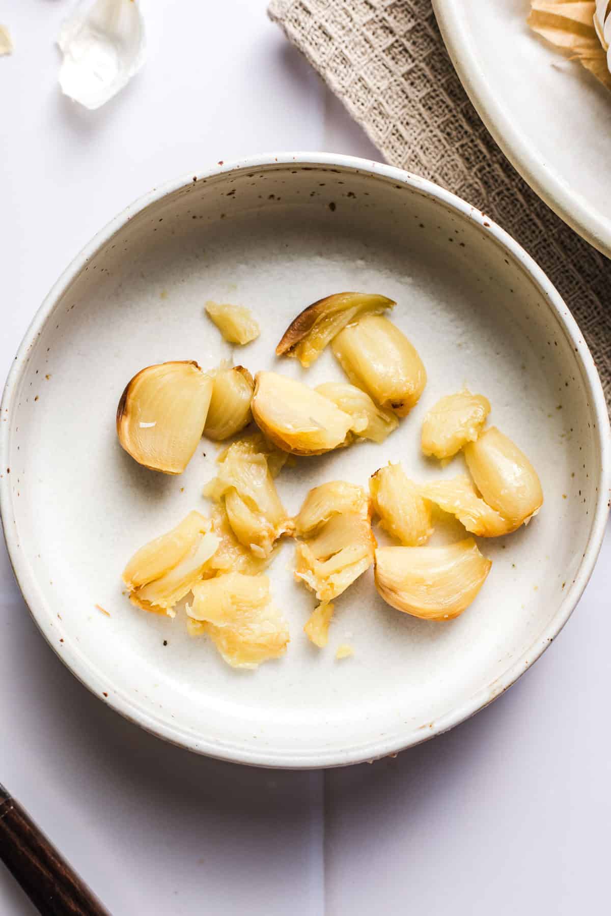 gebackene knoblauchzehen in heißluftfritteuse