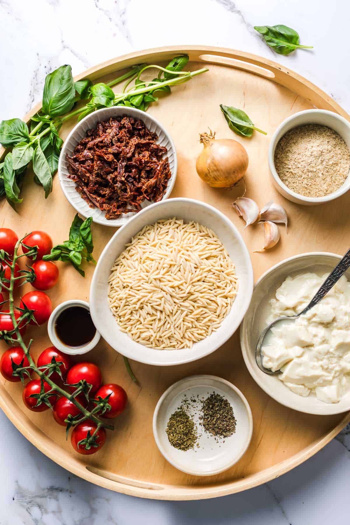 zutaten für veganes tomaten orzo mit seidentofu und cherrytomaten