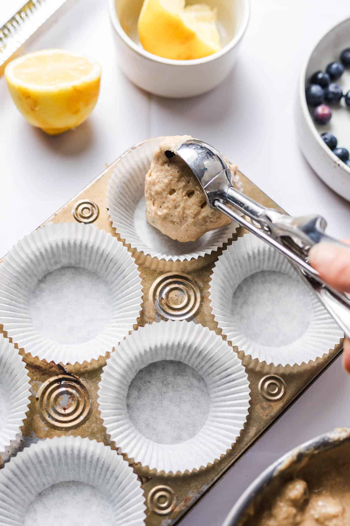 heidelbeeren unter muffin teig heben