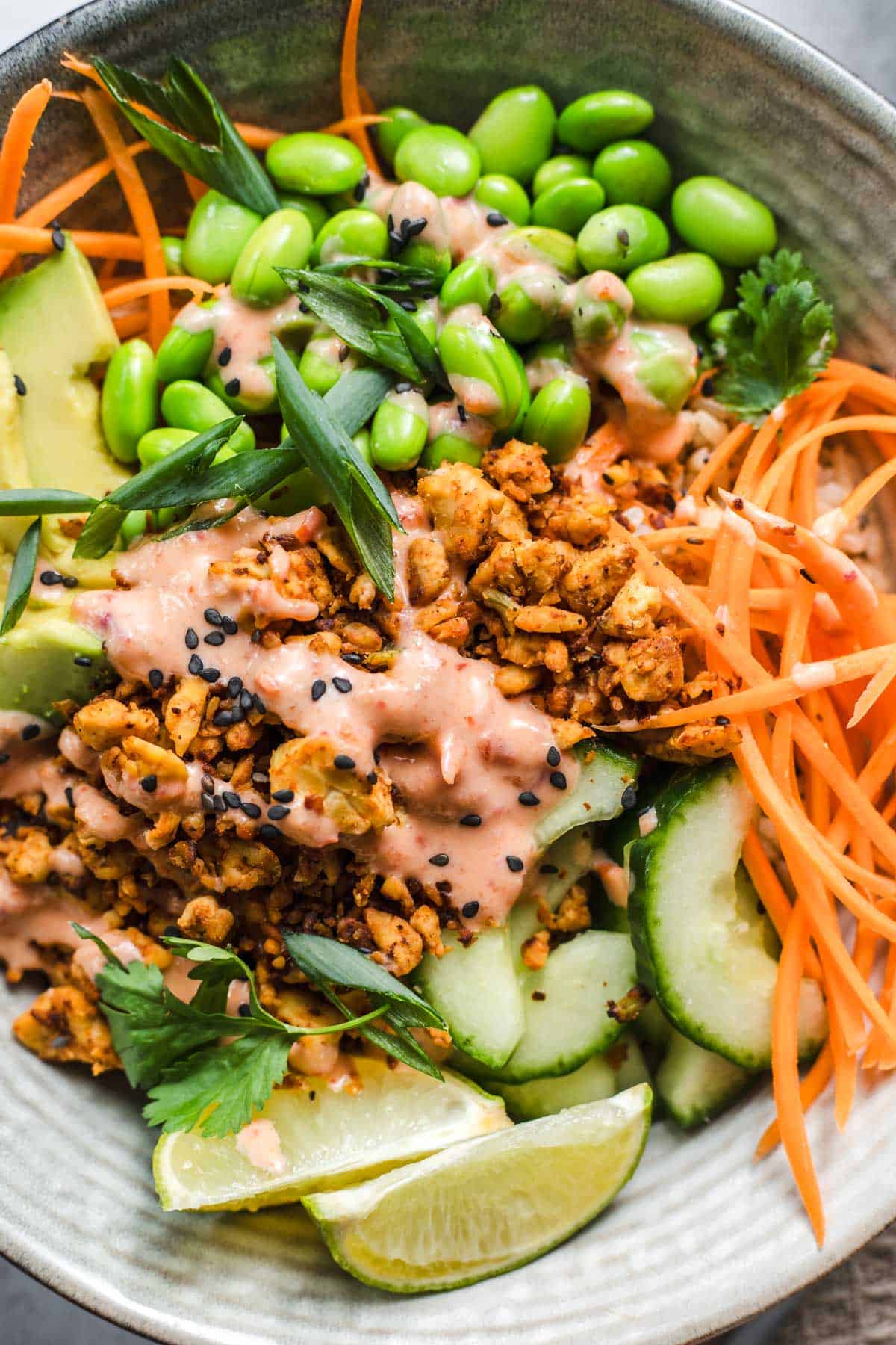 bang bang bowl mit tempeh und chili mayo soße