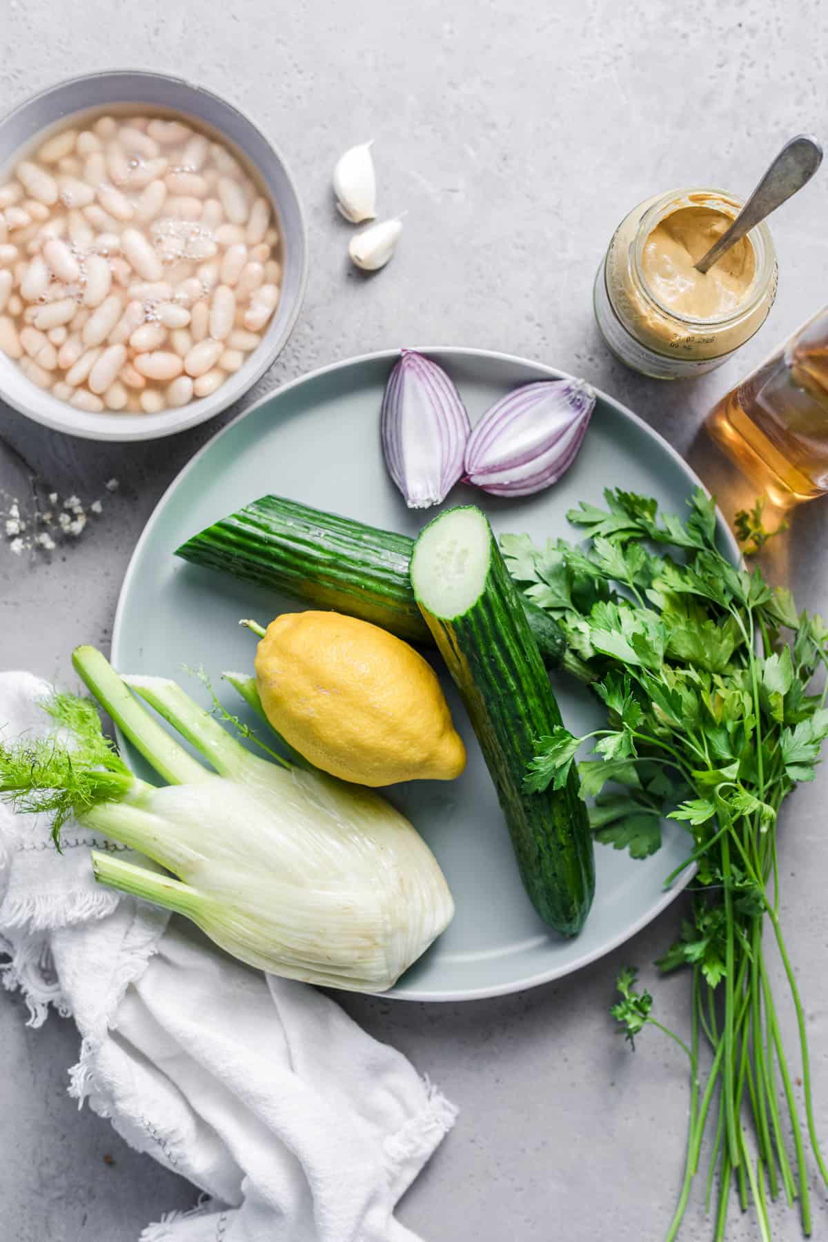 zutaten für gurkensalat mit fenchel und bohnen