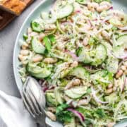 einfacher fenchel salat mit weißen bohnen und gurken