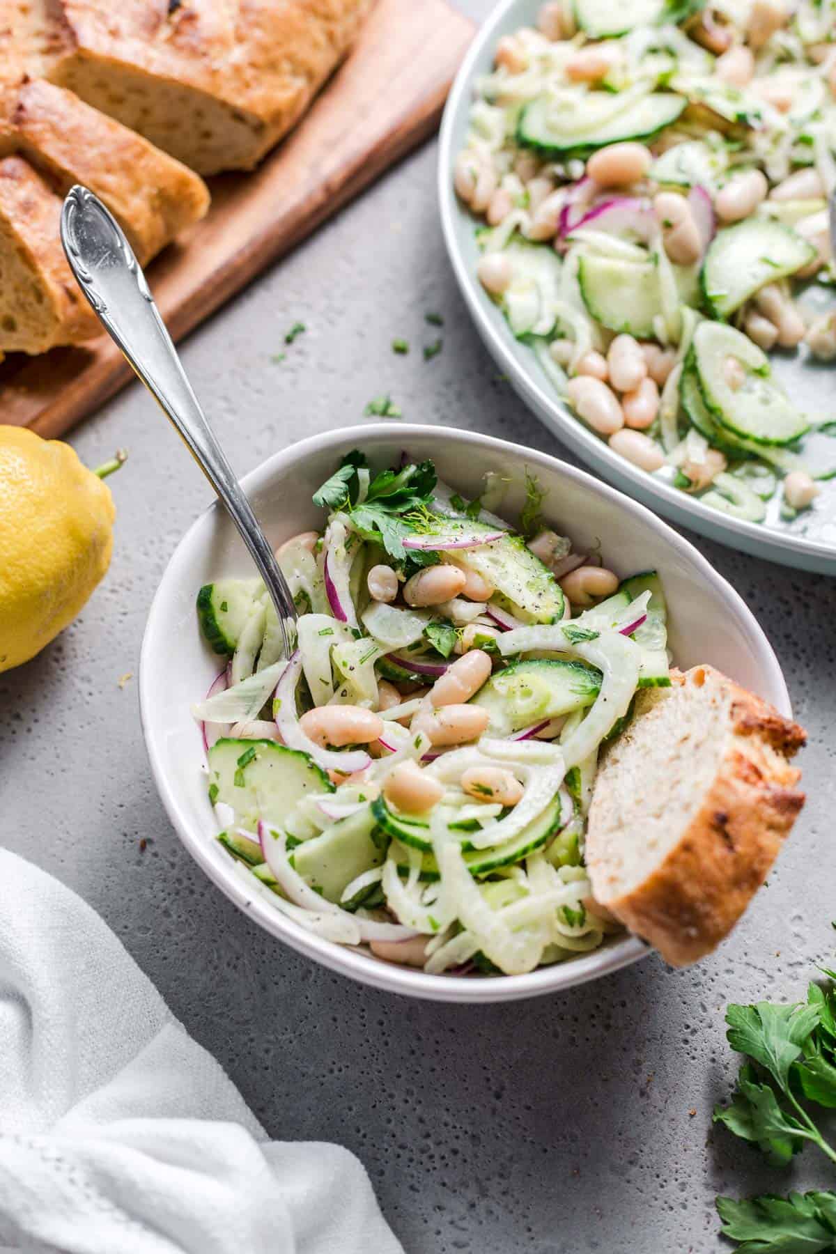 roher gurken fenchel salat mit bohnen
