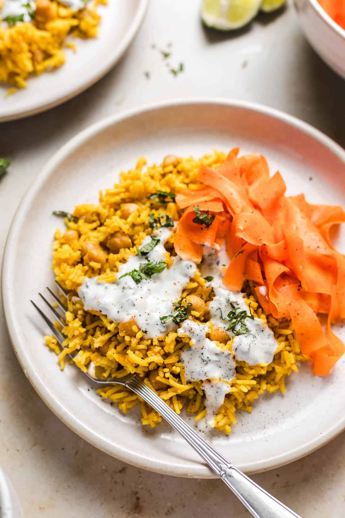 veganes one-pot reis rezept mit karottensalat