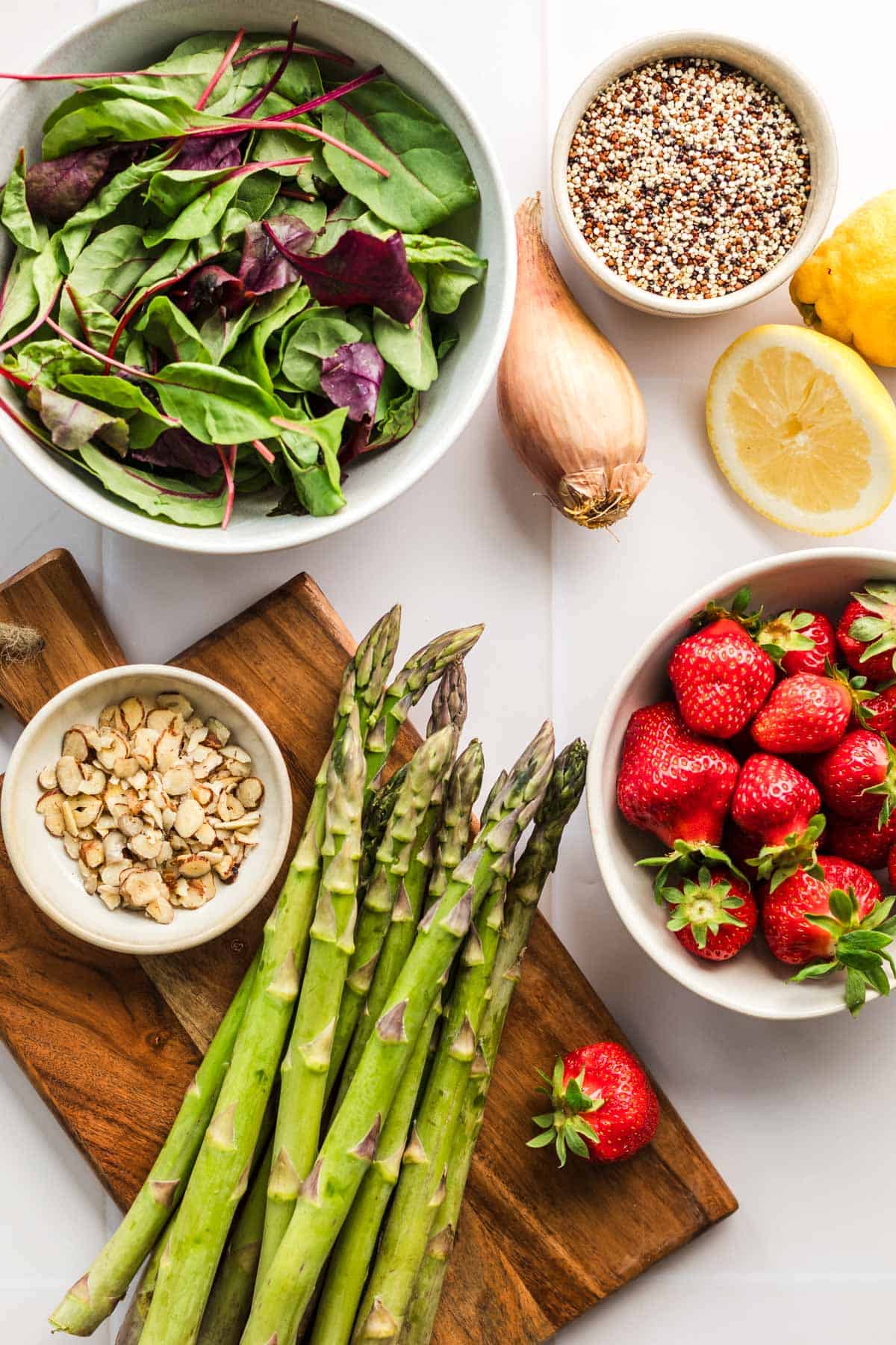zutaten quinoa spargel salat mit erdbeeren
