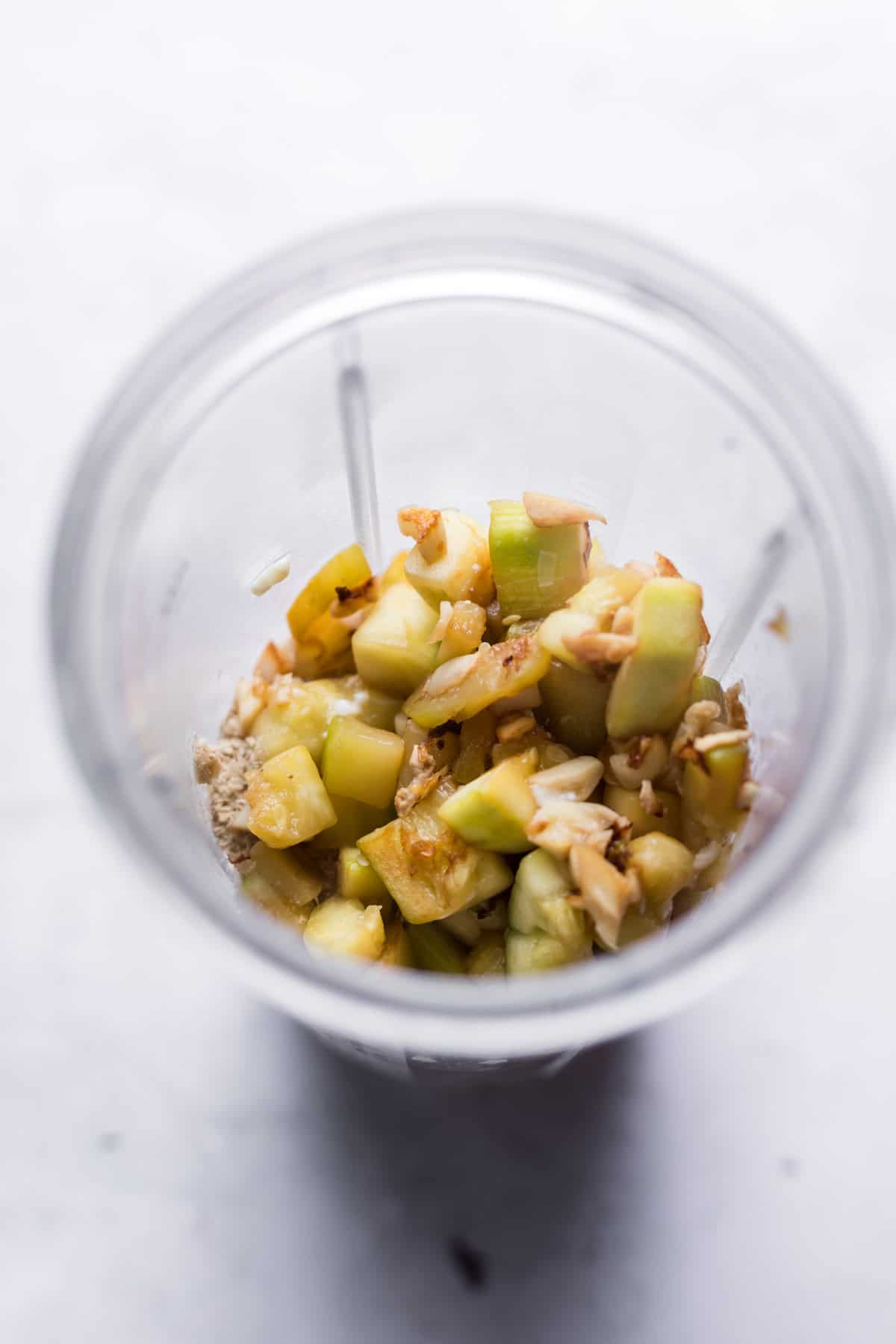 gebratene zucchini im mixbecher