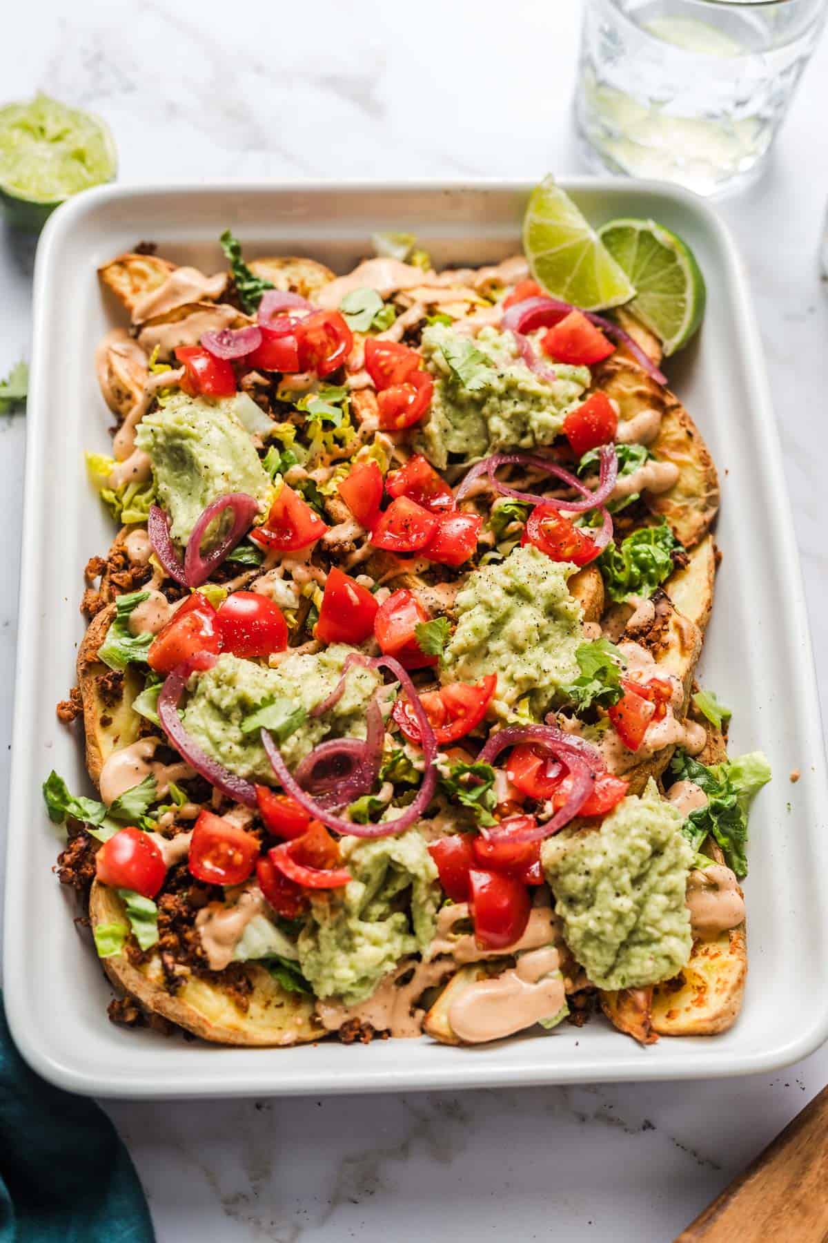 veganes nacho blech mit kartoffeln und gemüse hack