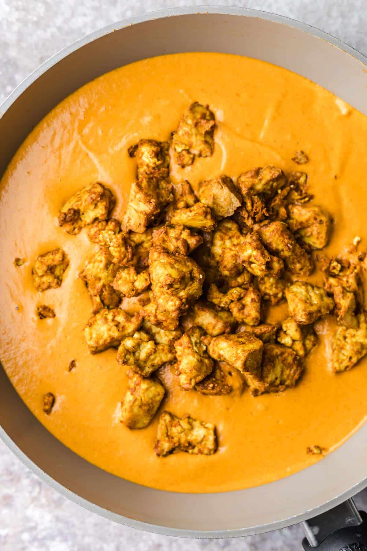 gebackener tofu in curry sauce