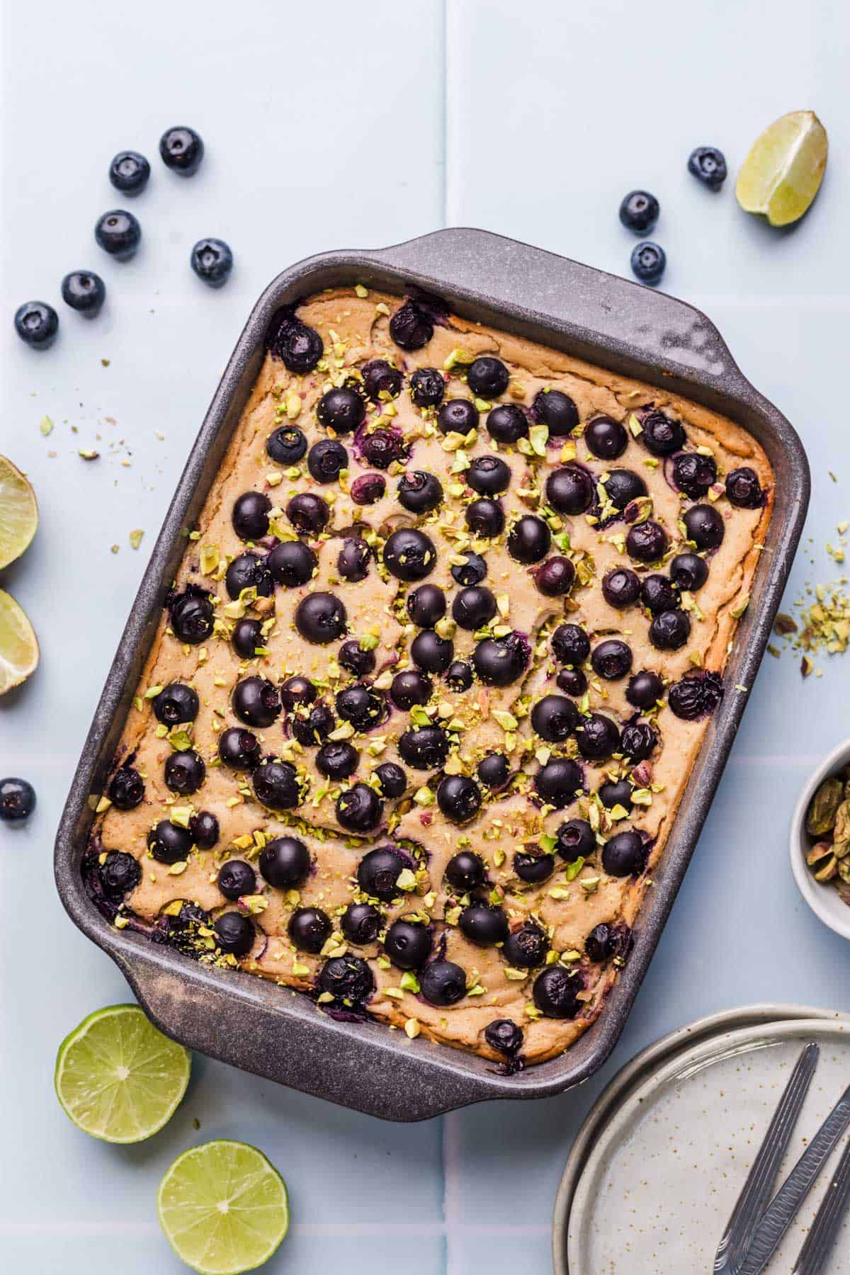 zuckerfreier veganer seidentofu käsekuchen mit heidelbeeren und limette
