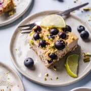 gesunder veganer käsekuchen seidentofu und blaubeeren