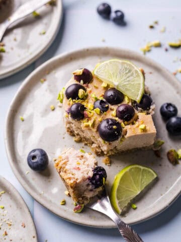 käsekuchen seidentofu und blaubeeren