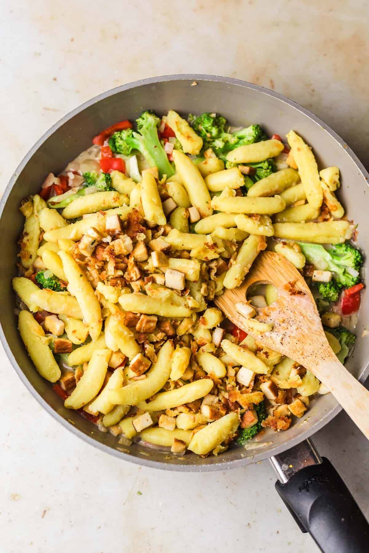 schnupfnudeln mit gemüse und tofu