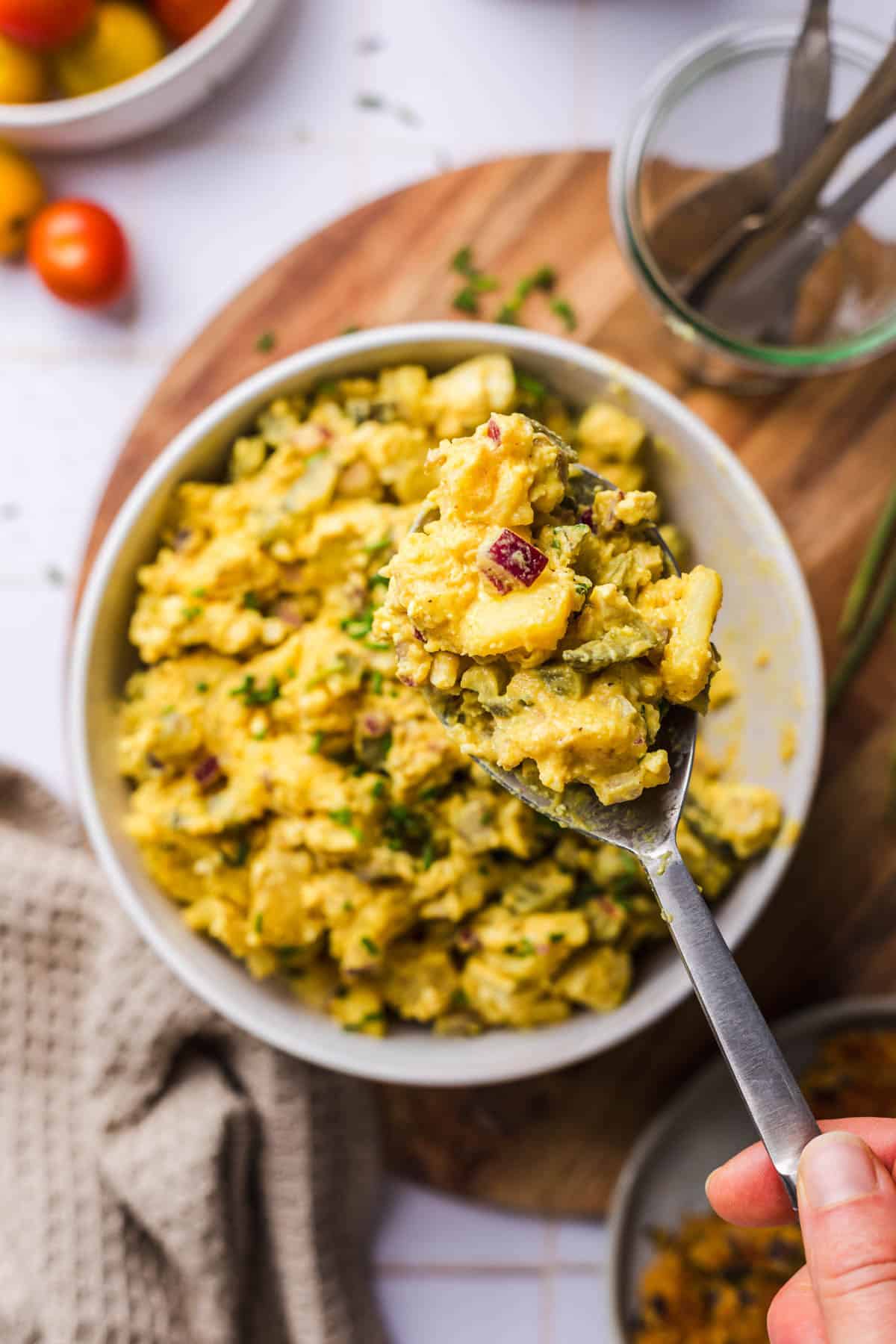 ölfreier veganer cremiger kartoffelsalat mit tofu ei