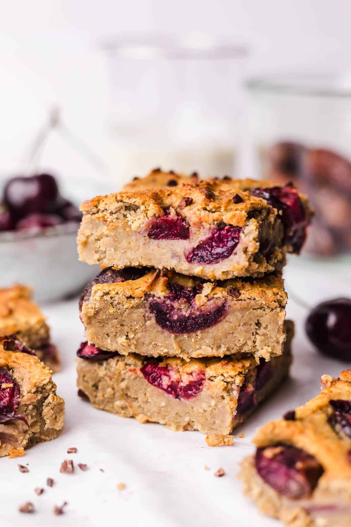 zuckerfreie kichererbsen blondies mit kirschen