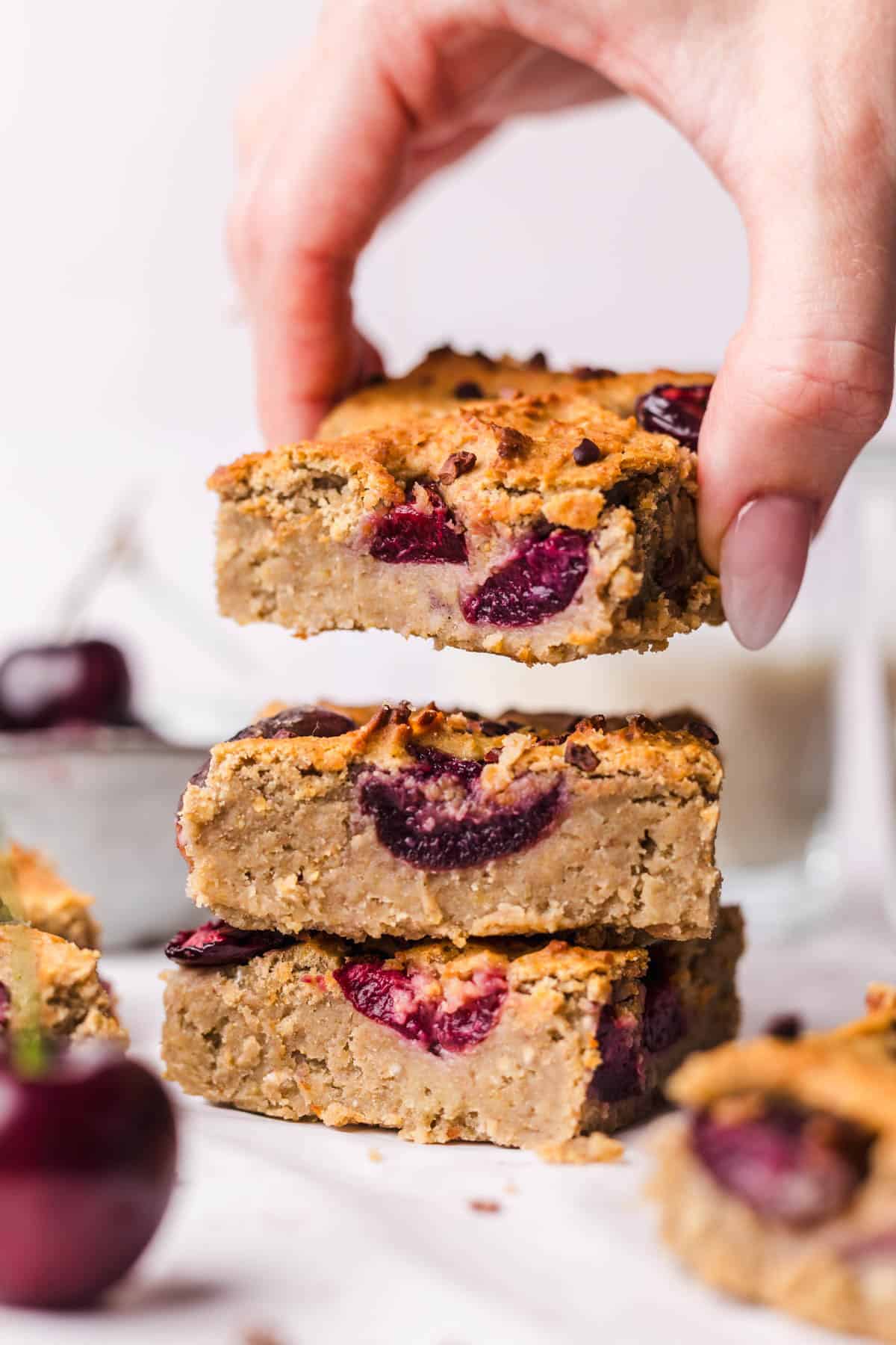 gesunde vegane blondies ohne zucker mit kirschen