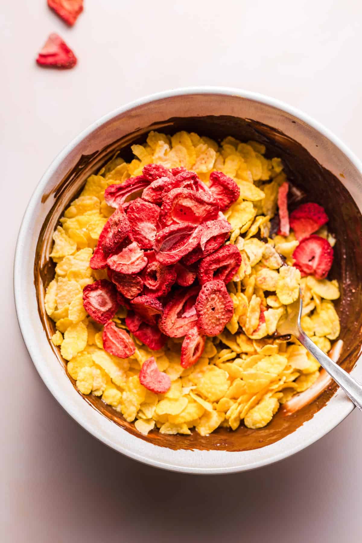 cornflakes schokoriegel mit erdbeeren