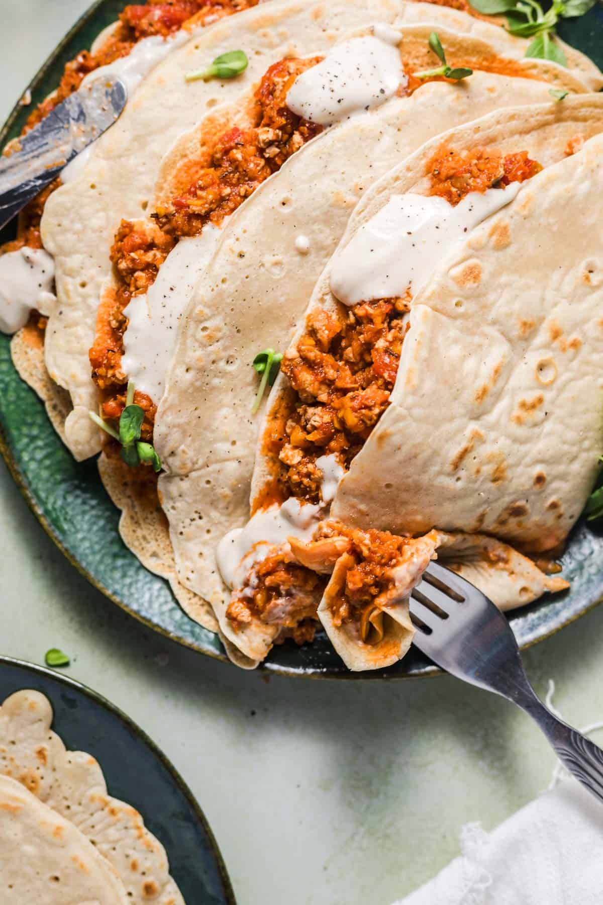 herzhaft gefüllte vegetarische pfannkuchen