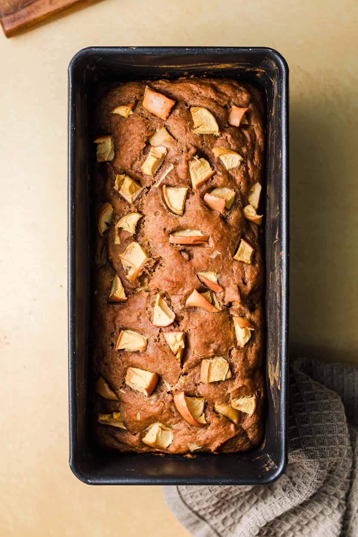 gebackenes Apfelbrot in der form