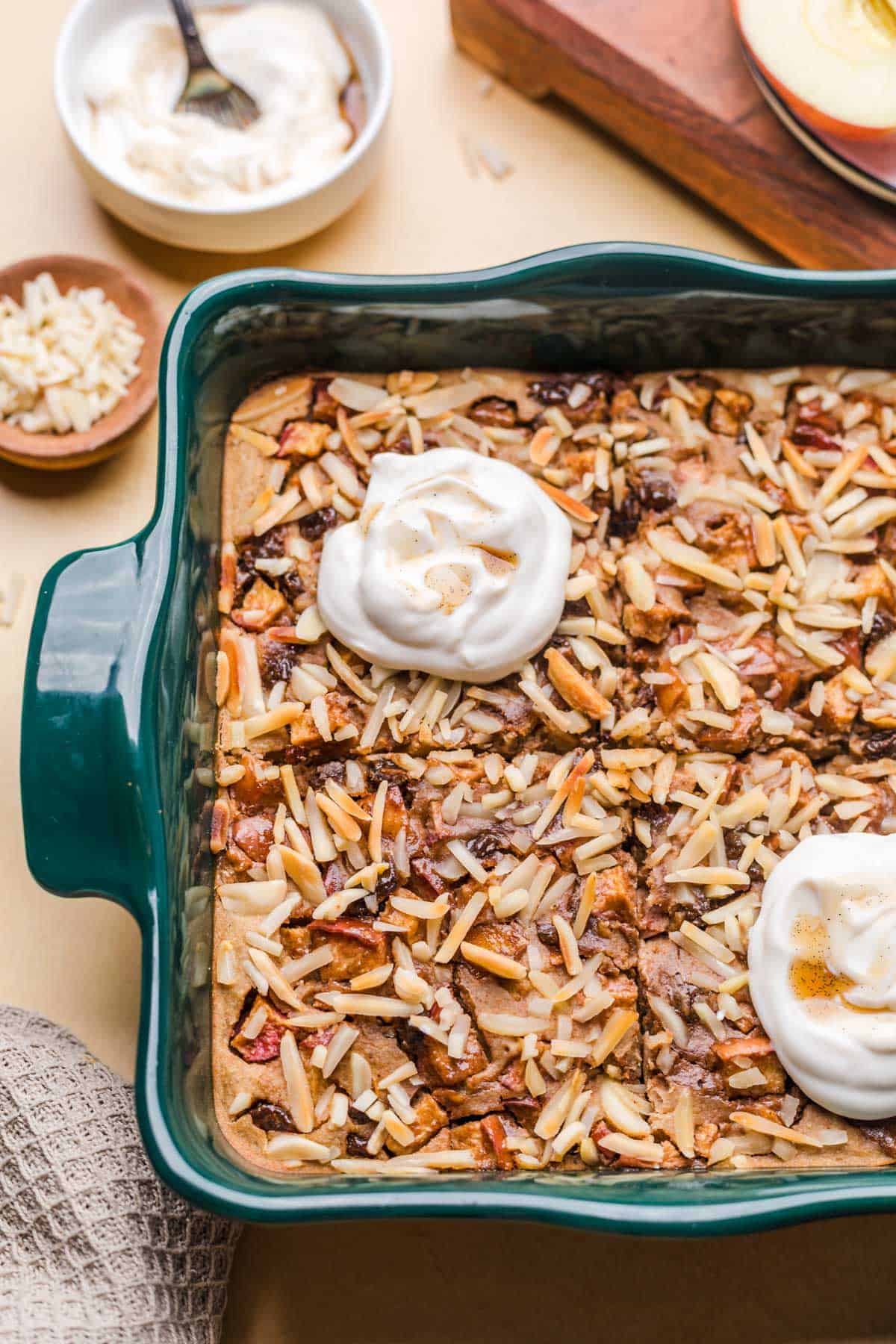vegane baked oats mit äpfeln und mandeln