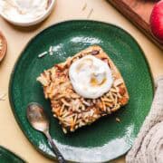 vegane bratapfel baked oats