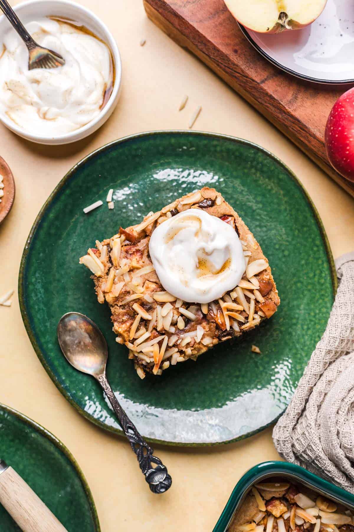 vegane bratapfel baked oats