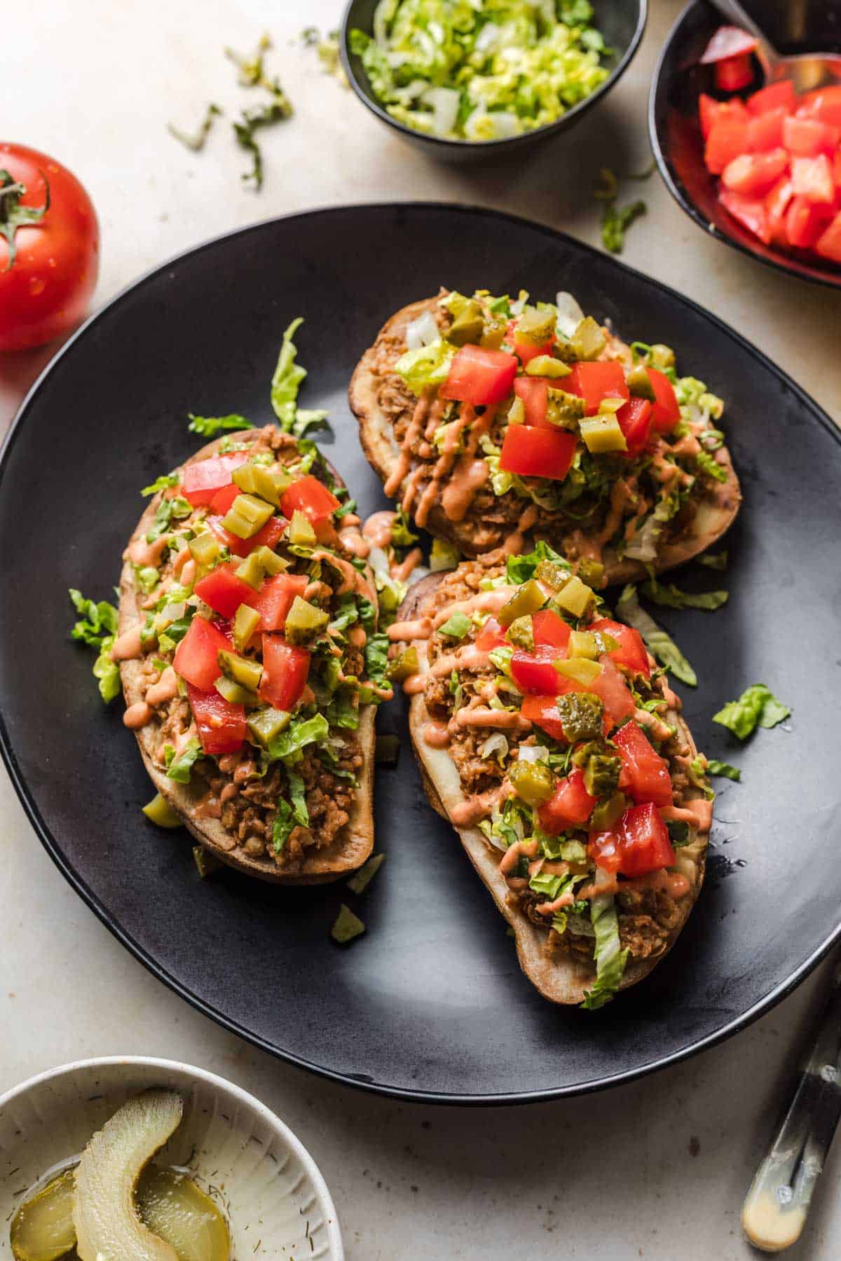 gefüllte vegane burger kartoffeln mit spezialsauce
